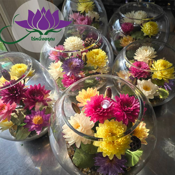 ดอกบัวในโหลแก้ว