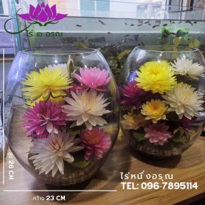 ดอกบัวในโถแก้ว
