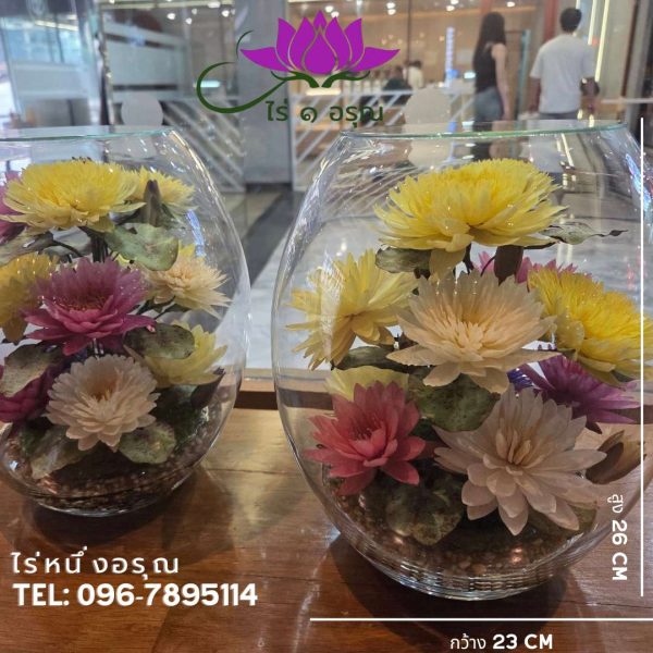 ดอกบัวในโถแก้ว โถสูงกลาง กว้าง23cm สูง26cm Lotus1